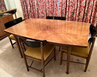 MCM dining room table with two leaves and six chairs