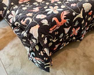 Fitted queen size bedspread