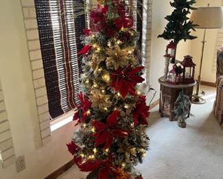 Beautifully decorated and lit Christmas tree