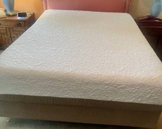 Like new queen size bed