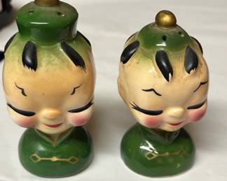 Vintage Japanese Couple Ceramic Salt & Pepper Shaker Made In Japan