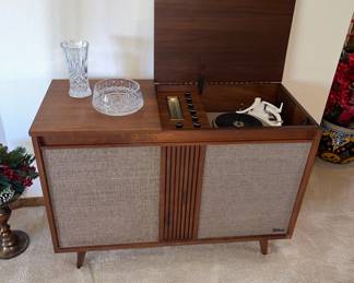 AM/FM radio with record player