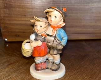 GOEBEL HUMMEL #94 3/0 "SURPRISE" 