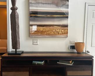 Entry credenza 
