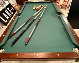 Brunswick Glenwood 7' Pool Table with all cues and Accessories, Leather Pockets and Table Tennis