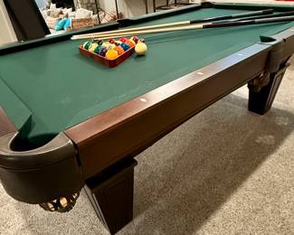 Brunswick Glenwood 7' Pool Table with all cues and Accessories, Leather Pockets and Table Tennis