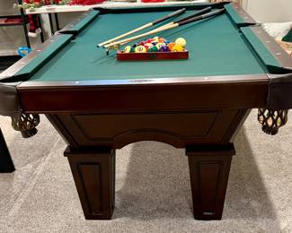 Brunswick Glenwood 7' Pool Table with all cues and Accessories, Leather Pockets and Table Tennis