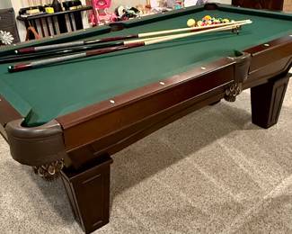Brunswick Glenwood 7' Pool Table with all cues and Accessories, Leather Pockets and Table Tennis