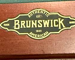 Brunswick Glenwood 7' Pool Table with all cues and Accessories, Leather Pockets and Table Tennis