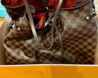Authentic Louis Vuitton Neverfull MM Retails for $2.240