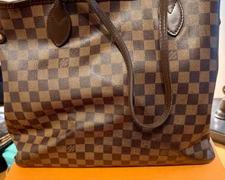 Authentic Louis Vuitton Neverfull MM Retails for $2.240