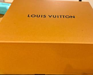 Authentic Louis Vuitton Neverfull MM Retails for $2.240
