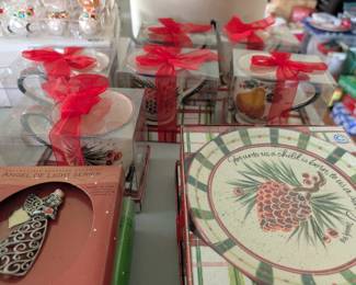 Holiday plates & mugs