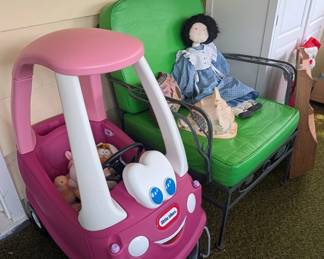 patio furniture, little tikes car