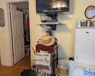 television, dvd player