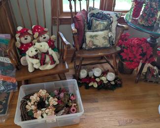Christmas wreathes, pillows, plushies
