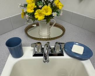 Artificial Daisy Arrangement in Ceramic Pitcher with Mirrored Tray