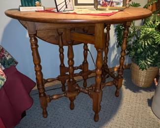 Vintage Oak Gateleg Drop Leaf Table