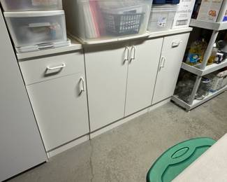 White Laminate Kitchen Cabinets with Wire Pulls