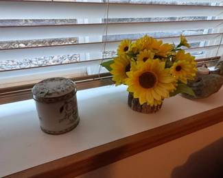 Vintage Sunflower Tin with Lid