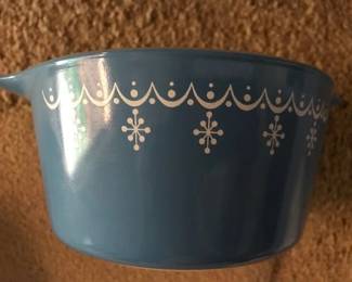 $5 medium vintage pyrex bowl