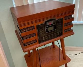 Radio & CD player not attached to the stand Priced seperate