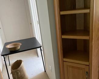 2 corner cabinets
