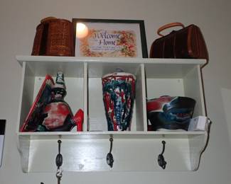 DECOR  - CUBBY SHELF