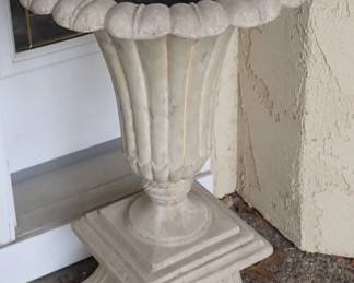OUTDOOR URNS PLANTER