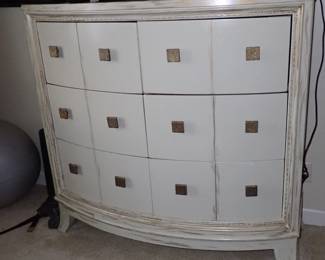 WASHED WHT SQ DRESSER