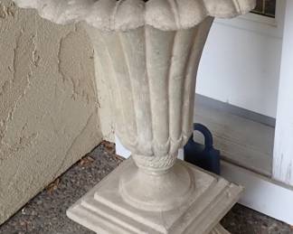 OUTDOOR URNS PLANTER