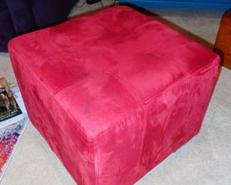RED CUBE OTTOMAN