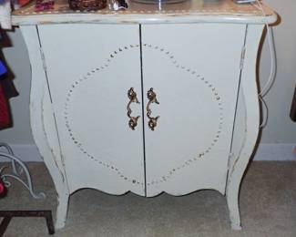 VTG 2 DOOR SIDE CABINET