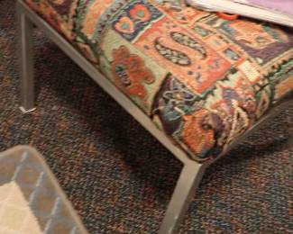 METAL UPHOLSTERED BENCH