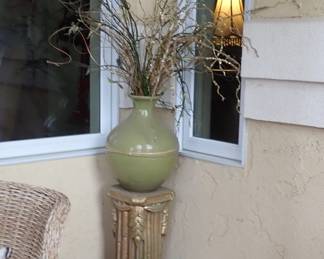 GREEN POT - PEDISTAL