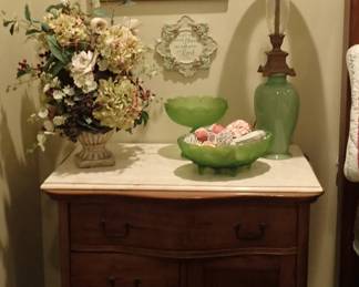 COMMODE - LAMP - FLORAL - GLASSWARE
