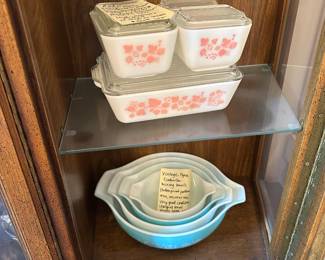 Vintage Pyrex - very good to excellent condition