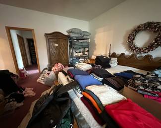 Clothing, decorative pillows on the shelf unit