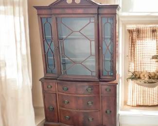 Finch China display Cabinet