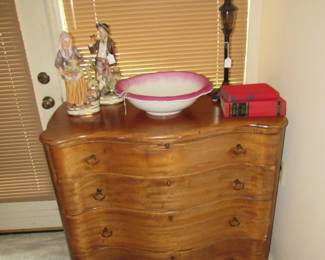 Antique 4-drawer chest