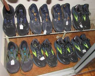 Brooks tennis shoes