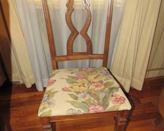 One of 6 chairs