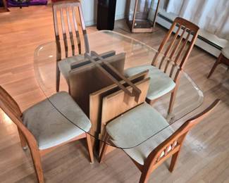 Modern Glass‑Top Dining Table & Four Benny Linden Chairs