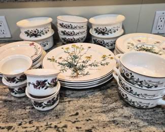 Botanica Villeroy & Boch Set of Four & Extra Pieces