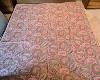 Beautiful Mauve Paisley Bedspread Queen Size