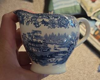 Alfred Meakin Tonquin Creamer
