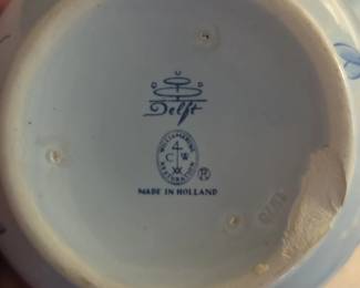 Delft Williamsburg Restoration Vase second image