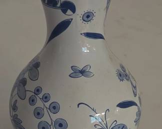 Delft Williamsburg Restoration Vase