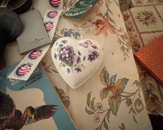 Aynsley Wild Violets HeartShaped Trinket Box