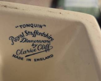Royal Staffordshire Tonquin by Clarice Cliff Covered Vegetable Dish third image